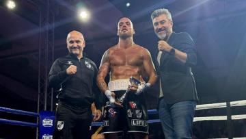 Pugilista Guilherme Oliveira vence Anderson Rangel