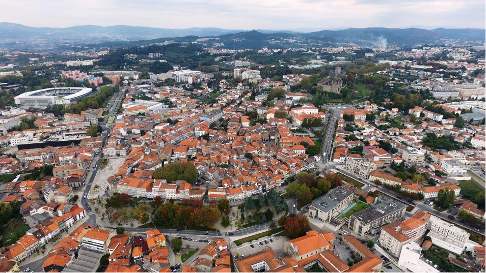 Câmara de Guimarães atribui apoios de cerca de 1,2 milhões de euros às freguesias