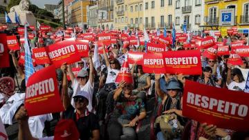 Professores voltam a sair à rua para exigir "respeito"