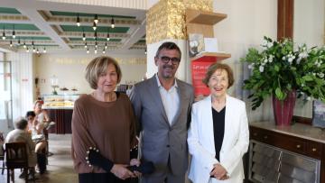 Livros vencedores do Grande Prémio de Literatura dst espalhados por dez cafés da cidade de Braga