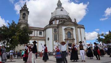 Grupos folclóricos da região bailaram à Senhora  com fé e alma minhotas