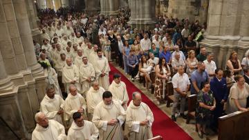 Sé Primaz encheu para acolher os três novos servidores da Igreja