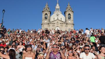 Milhares de olhos voltados para o céu para ver eclipse do século no Sameiro