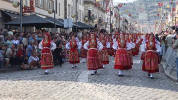 Mar de ouro e ‘chieira’ inundou o coração de Viana no Desfile da Mordomia