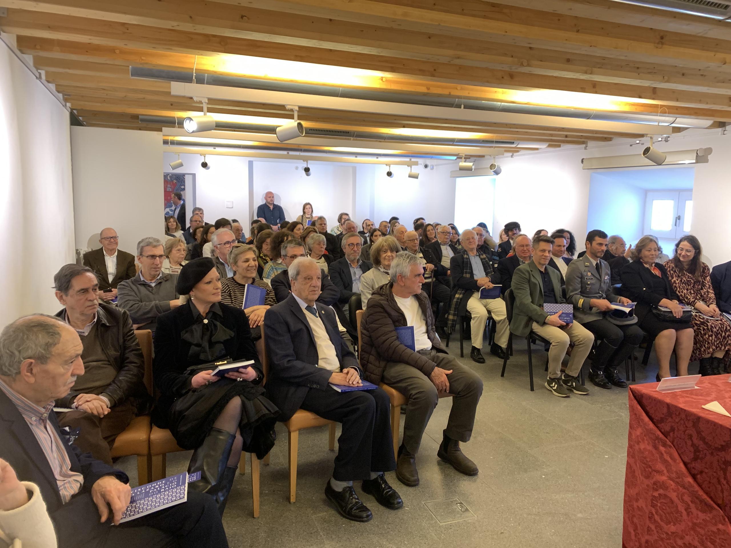Livro explora vida de Visconde de S. Lázaro e Palácio do Raio