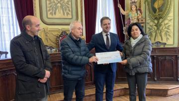 Virar a Página recebe 22 mil euros angariados na festa de passagem de ano em Braga
