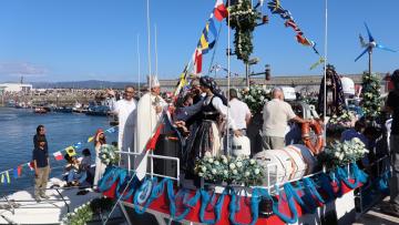 Senhora da Agonia foi ao mar abençoar pescadores de Viana, em momento de fé e moção