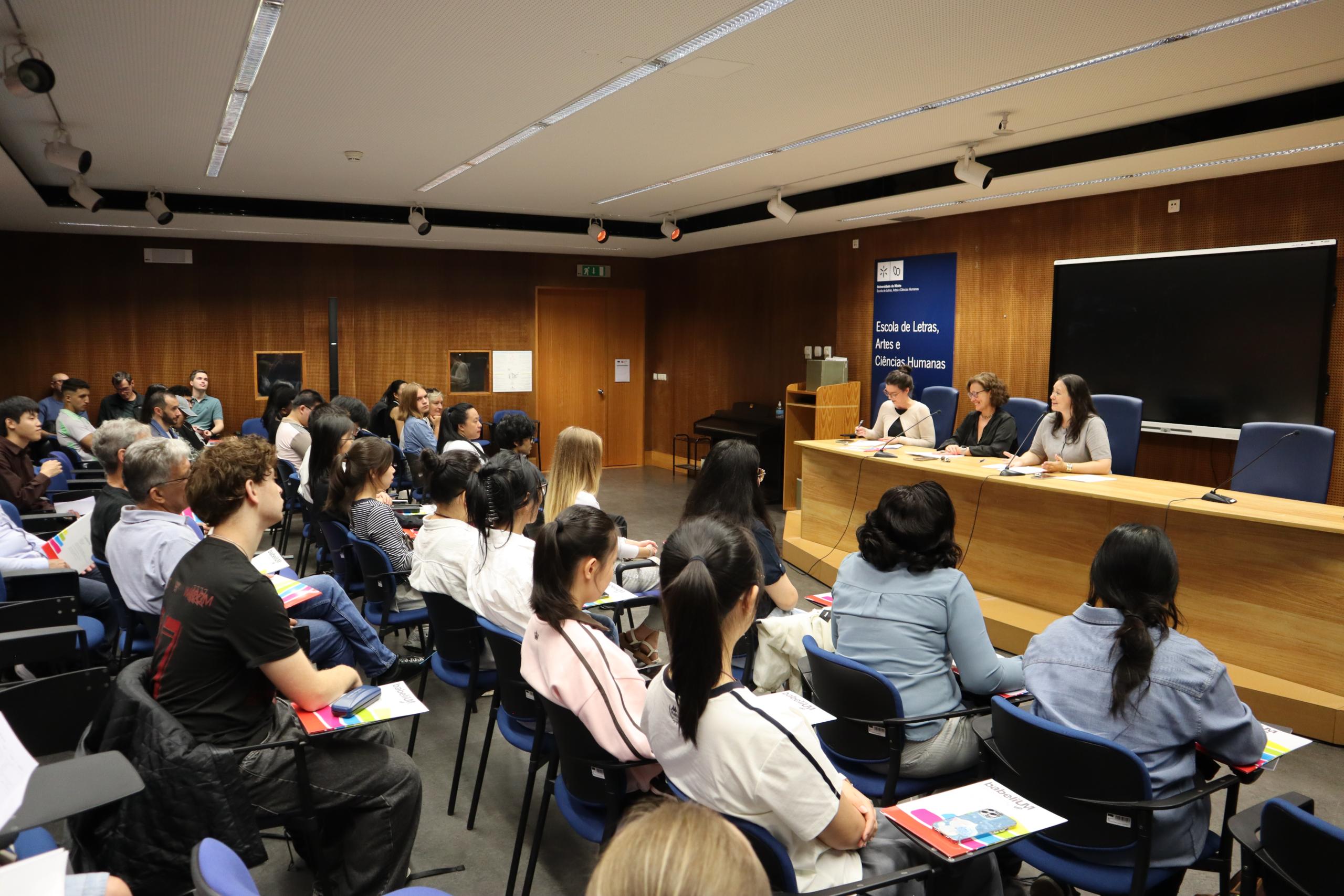 Curso de português para estrangeiros na UMinho arranca com 215 alunos de 20 nacionalidades