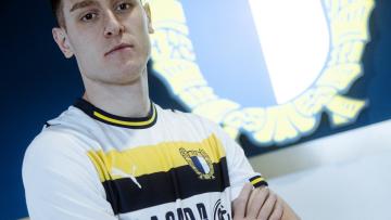 Famalicão contrata em definitivo jovem central sérvio Vojin Serafimovic até 2031