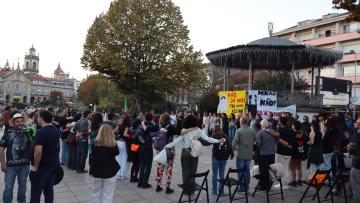 Dezenas de pessoas manifestaram-se pelo direito a habitação em Braga