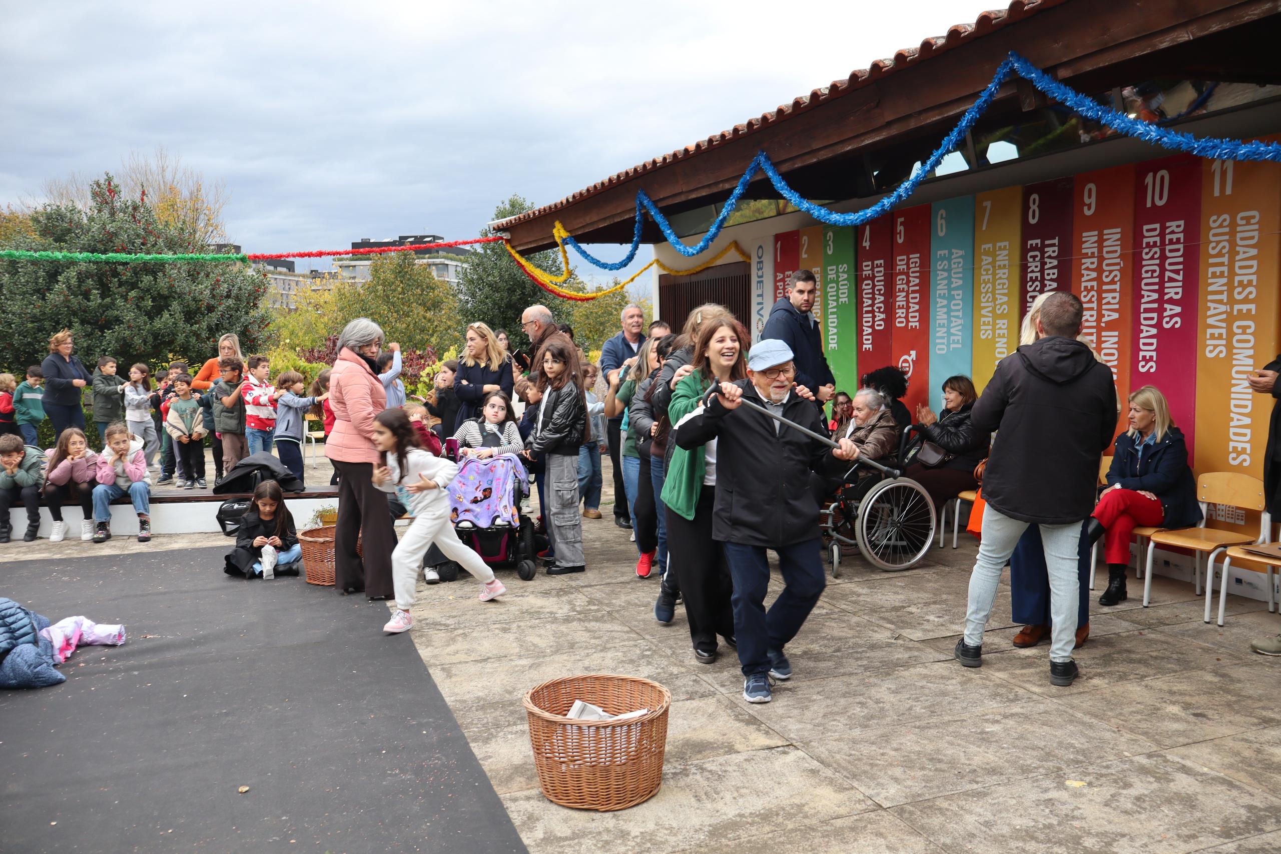 Quinta Pedagógica de Braga alimenta tradição com magusto inter-geracional
