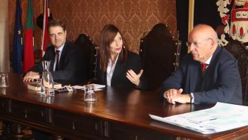 Presidente da Assembleia da República diz que democracia não está garantida na UE