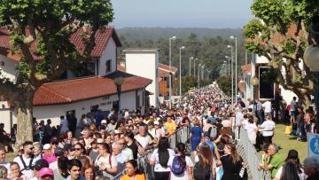 Fé e emoção levam milhares de peregrinos a Laúndos num apelo à escuta de Deus