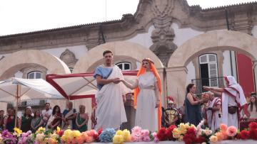 Casamento romano uniu Pedro e Mafalda na Praça do Município
