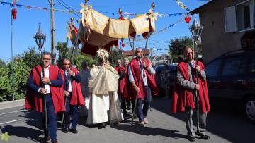 Santíssimo Sacramento percorreu ruas de Sobreposta