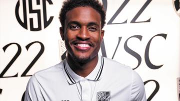 Vitória SC contrata Jordan Longino