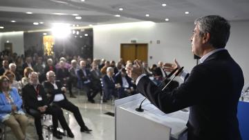 Carneiro propõe apoio do PS a Seguro