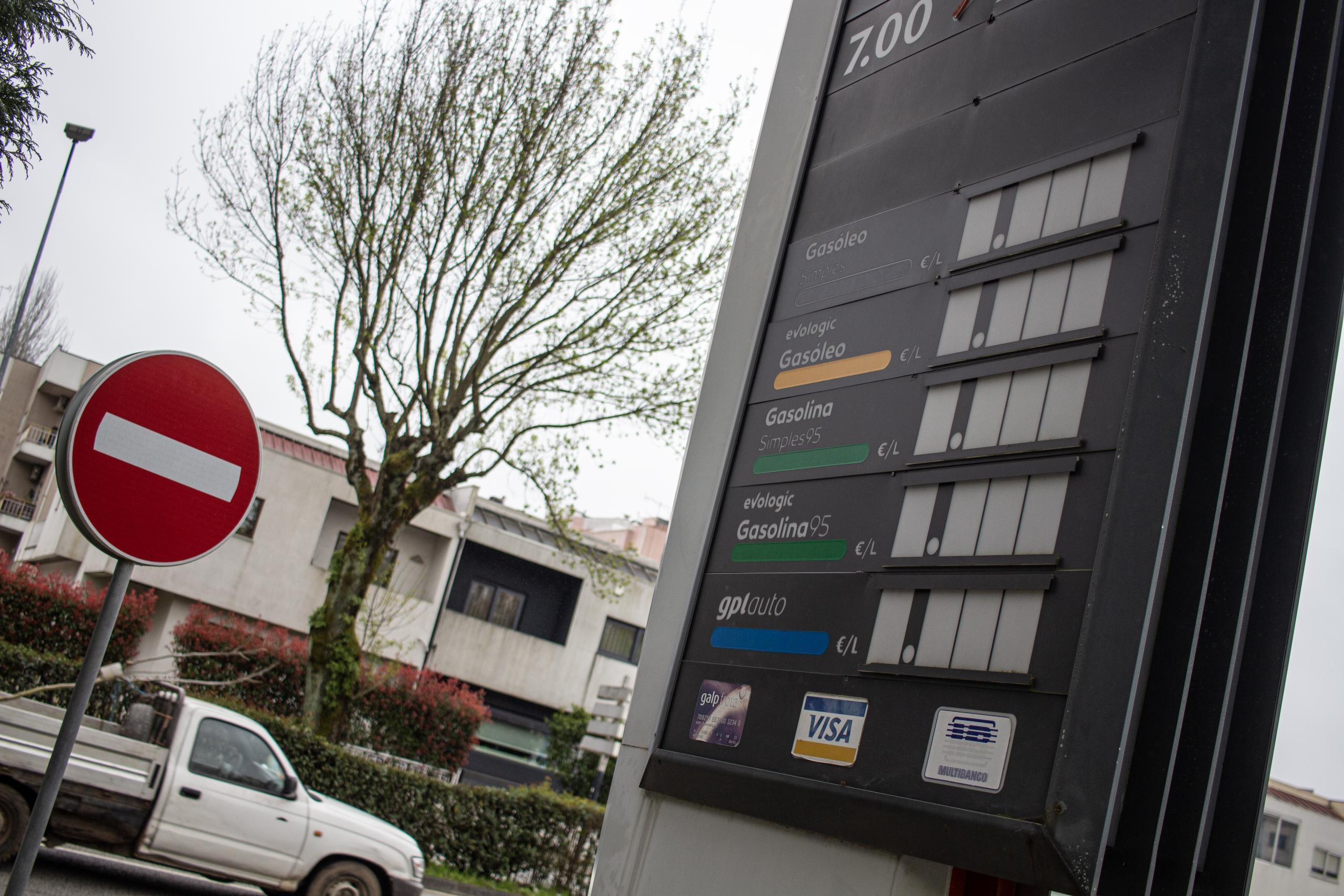 Preços dos combustíveis sobem de novo e em simultâneo