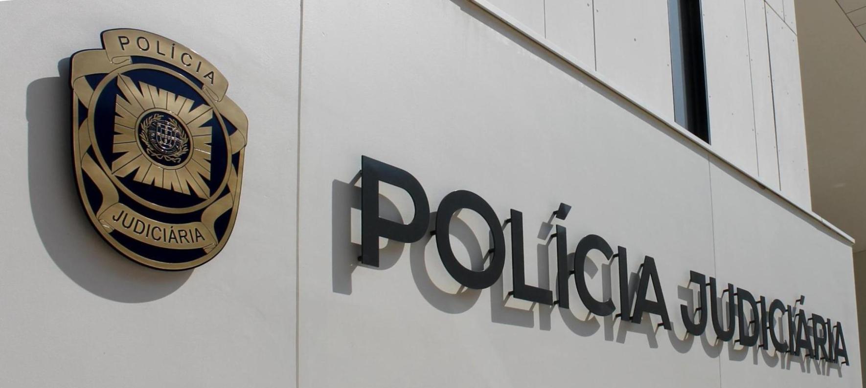 A Polícia Judiciária (PJ) deteve hoje três adeptos do Sporting por suspeitas de agressões a adeptos do Porto e de destruiçã