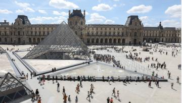 Funcionários do Museu do Louvre marcam greve por más condições de trabalho