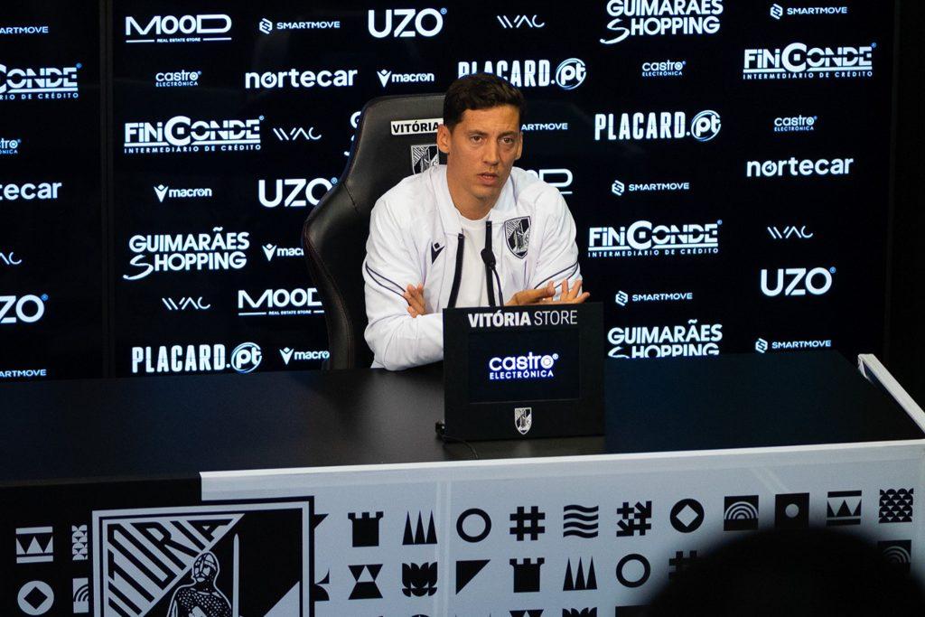 Luís Pinto diz que Vitória tem de ser “objetivo e pragmático” frente ao AVS