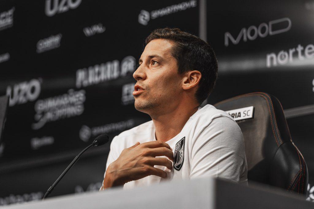 Técnico do Vitória SC quer "prolongar bom momento" da equipa