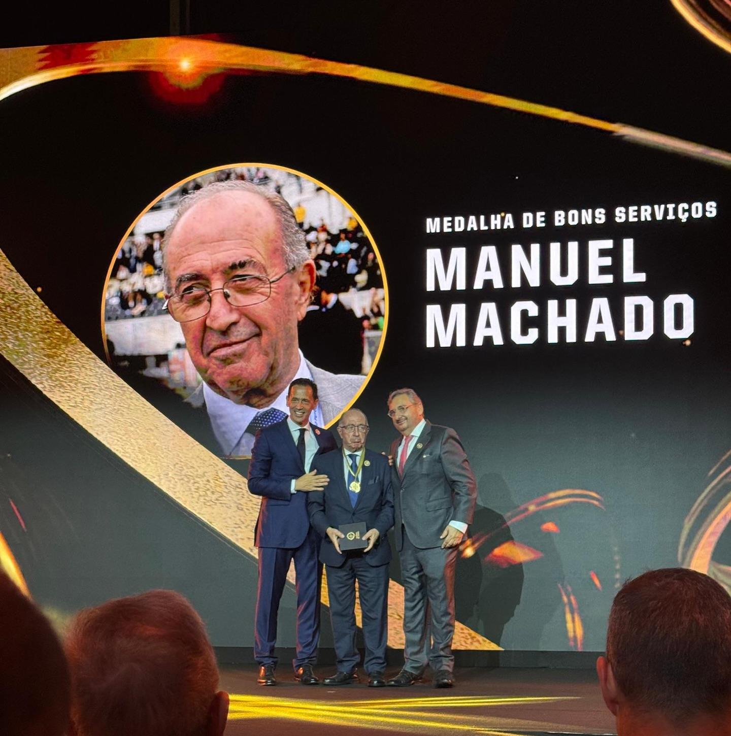 Manuel Machado recebeu Medalha de Bons Serviços da FPF na Gala Quinas de Ouro 2025