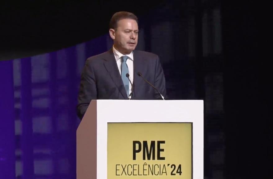 Primeiro-ministro anunciou hoje em Guimarães plano para redução de impostos das empresas e dos trabalhores