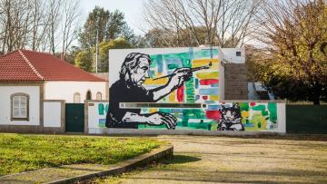 Cerveira: Mural de Jaime Isidoro patente na fachada da Casa do Artista restaurado