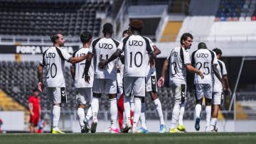 Vitória SC goleia FC Penafiel no primeiro teste do dia