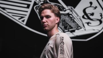 Oliwier Zych reforça baliza do Vitória SC por empréstimo do Aston Villa