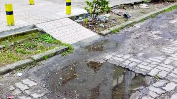 Buraco transformado em charco