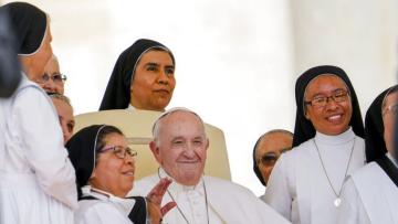 Papa apela a que as pessoas de todas as idades «se dediquem ao serviço da vida humana»