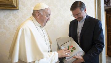 Papa lembra centenária e jovem doente portuguesas em encontro com Américo Aguiar
