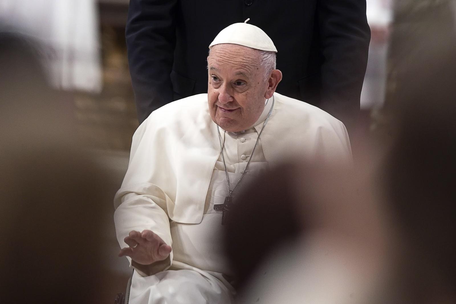 Papa pede a participantes para não cederem a interesses de empresas e países