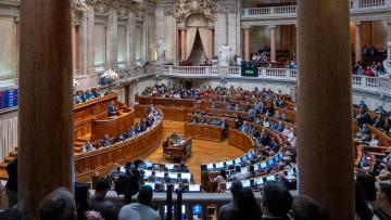 Parlamento debate quinta-feira nove iniciativas para as comunidades portuguesas