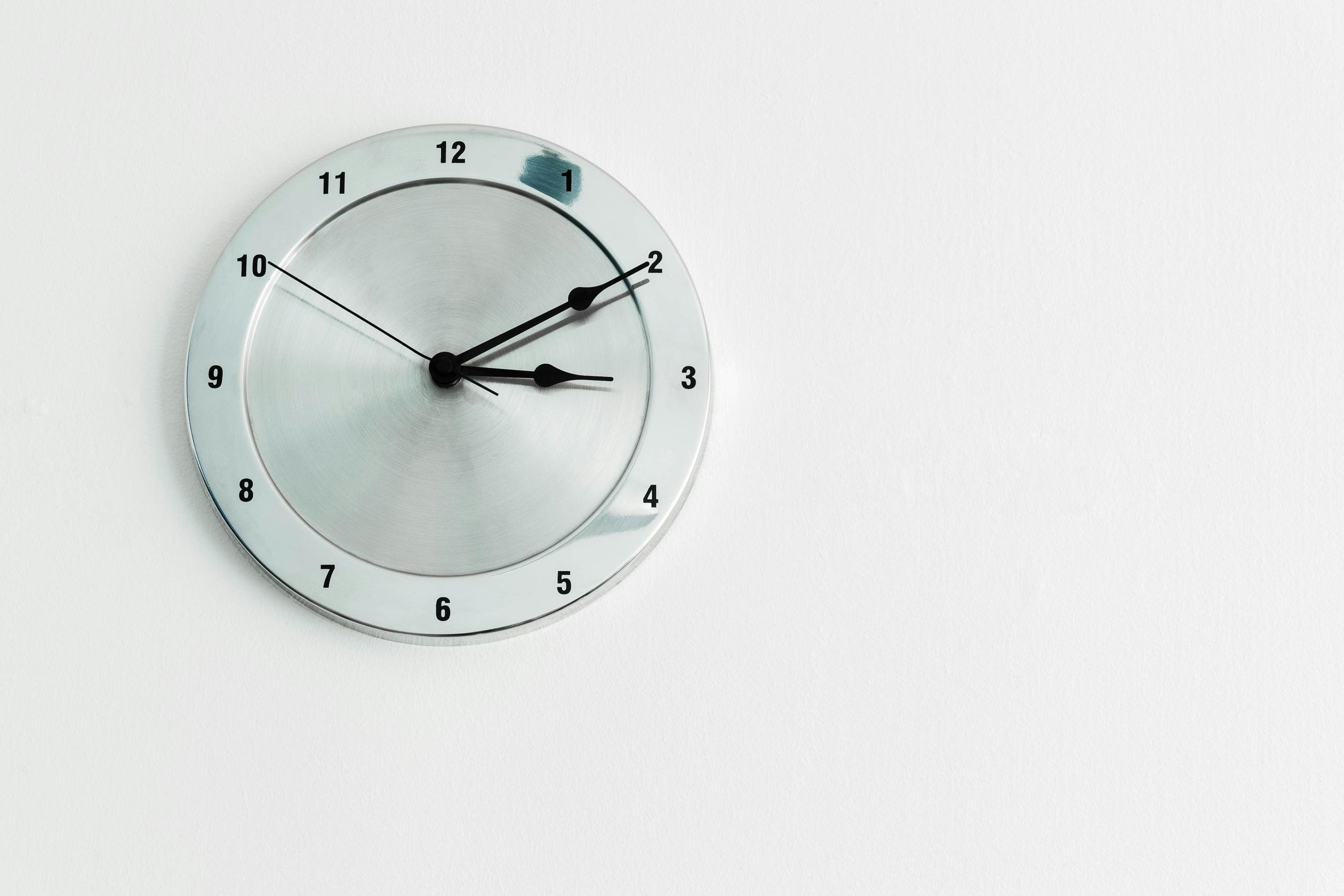 Relógios atrasam uma hora na próxima madrugada