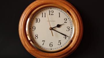 Relógios atrasam uma hora na madrugada de domingo