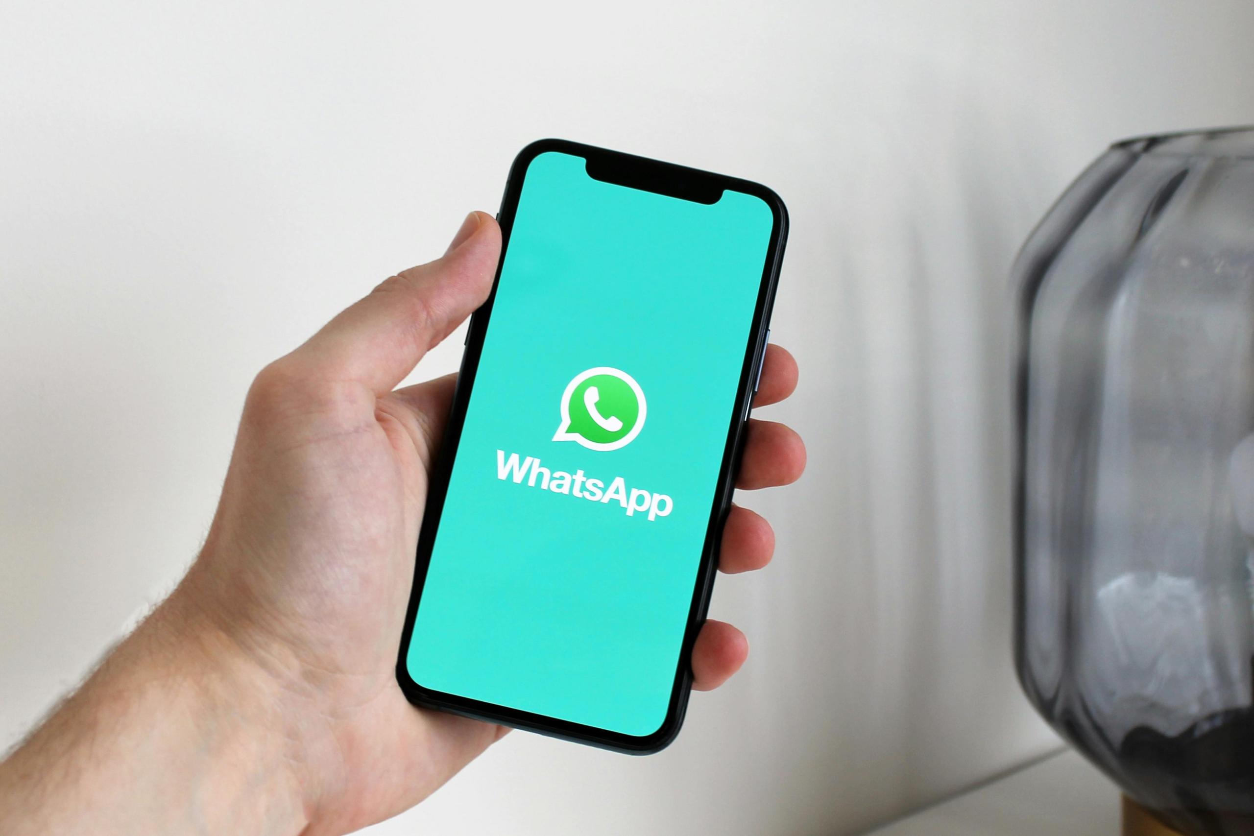 Estudo alerta para potencial de dependência "muito grande" do WhatsApp