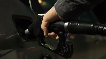 Vai abastecer? Última semana do ano fica marcada pelo aumento do preço dos combustíveis