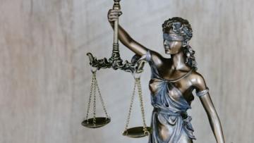 Falso advogado julgado por 141 crimes de usurpação de funções em Braga