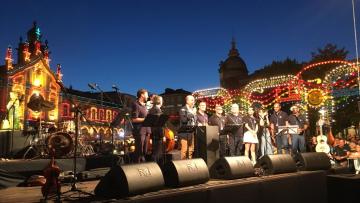 Luzes dão um novo colorido ao centro da cidade