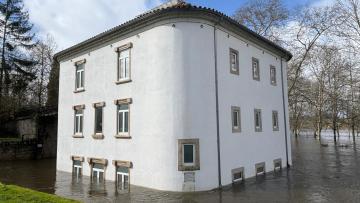 Mau tempo: Rio Minho transbordou e chegou às termas novas de Monção