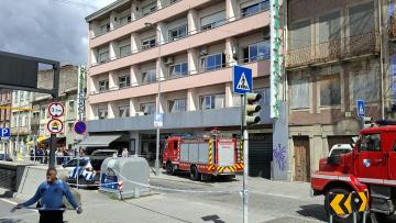 Incêndio em loja causa quatro feridos ligeiros e leva à evacuação do Braga Shopping