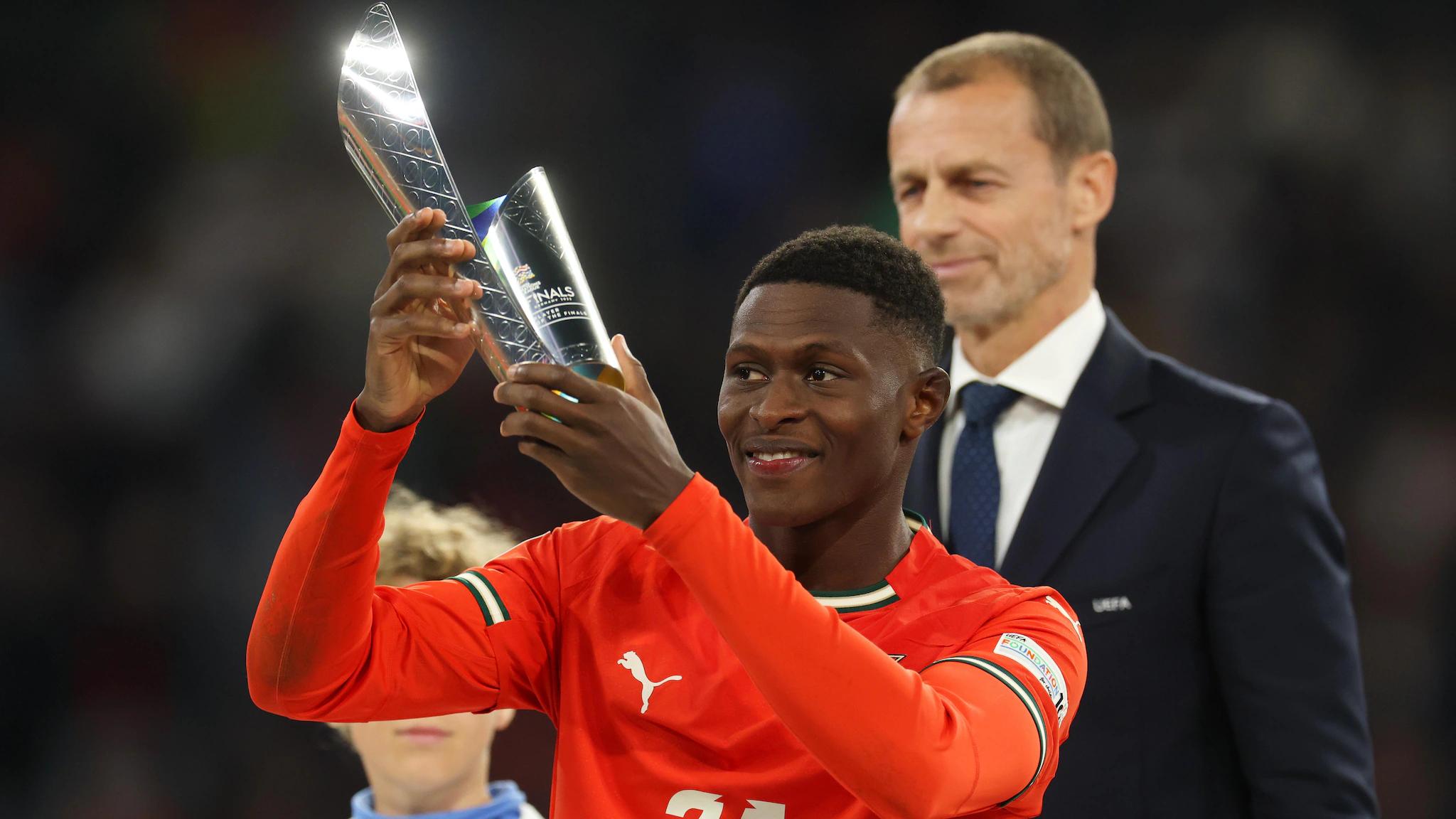 Nuno Mendes desfalca seleção devido a entorse no joelho