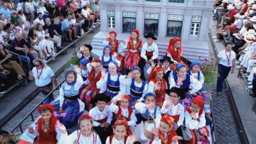 Muitos milhares de pessoas assistiram ao desfilar da riqueza cultural e etnográfica de Viana do Castelo