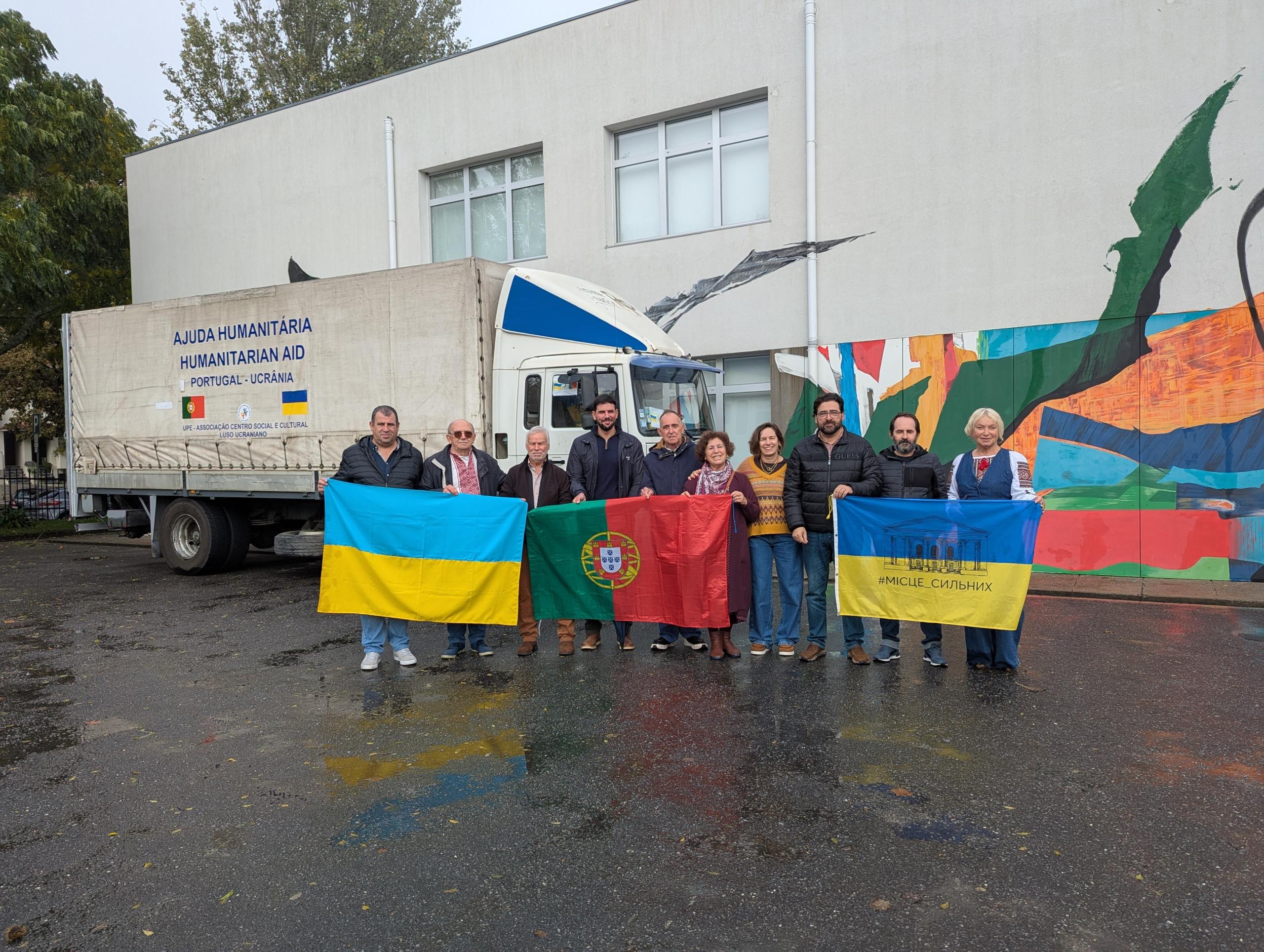 Camião carregado de ajuda mostra solidariedade para com o povo ucraniano