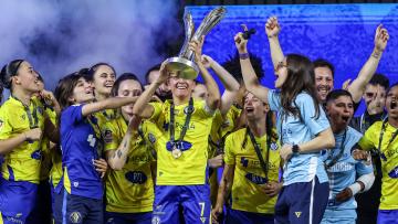Nun’Álvares junta Supertaça ao título de campeão feminino de futsal