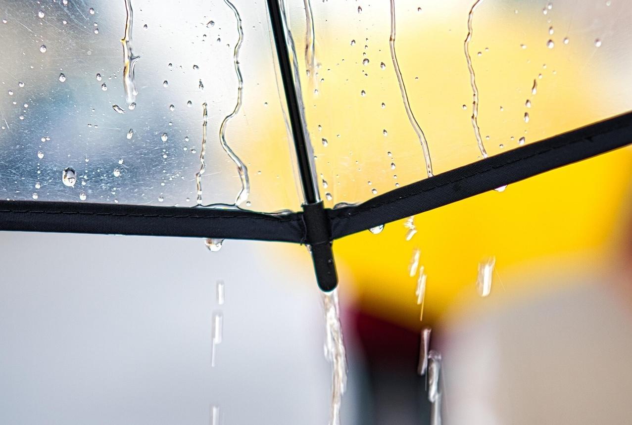 Semana começa com chuva que pode ser persistente e forte em alguns locais