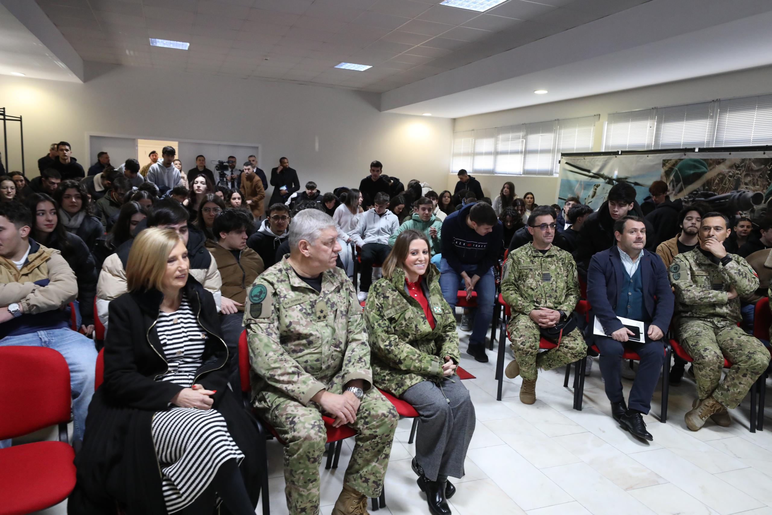 Forças Armadas podem ser  «um mundo de oportunidades» para os jovens que foram ao Dia da Defesa Nacional